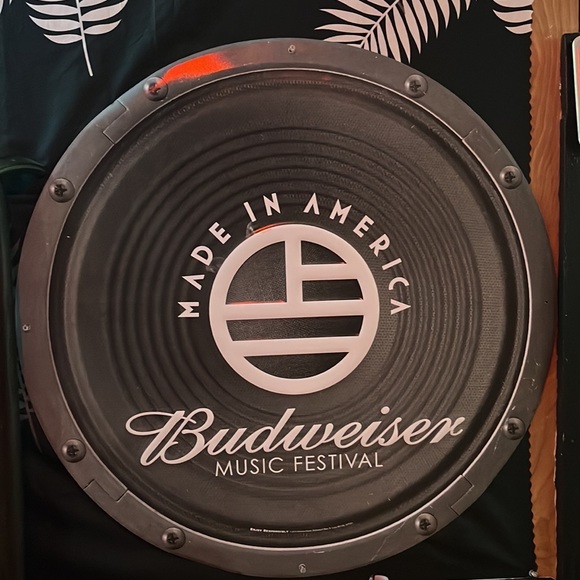 Budweiser millennium limited edition bottle W/ vintage rare record sign. - Picture 2 of 4